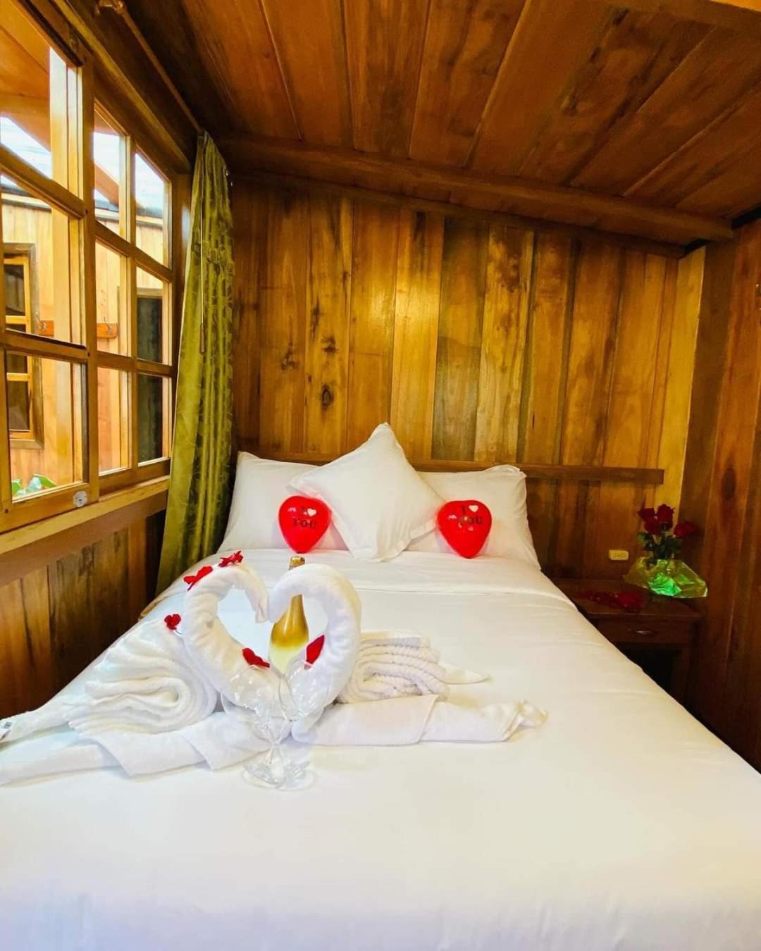 Guayabo Hostal Mindo Exterior photo