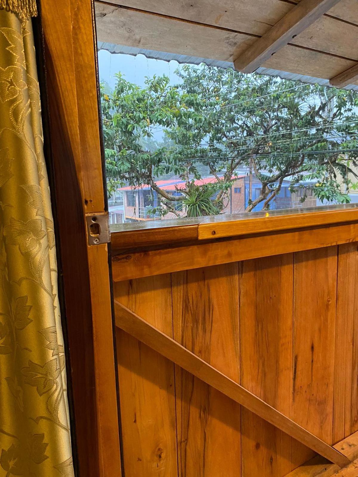 Guayabo Hostal Mindo Exterior photo